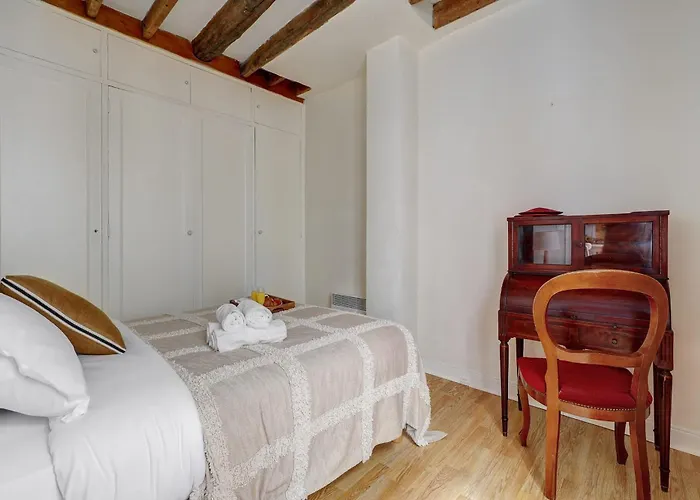 Serenty - 1br Eiffel Tower & Rue Cler 巴黎
